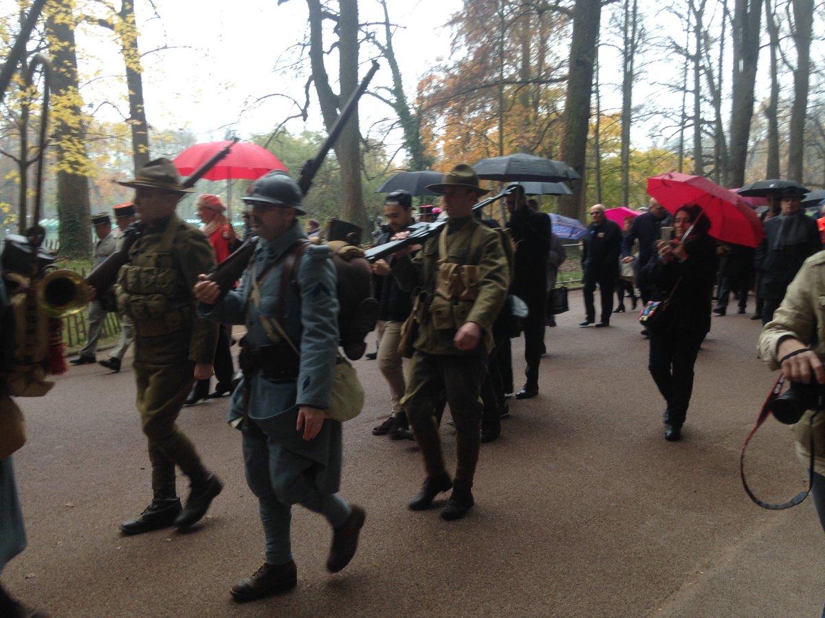 orthveillon's tweet photo. #WWrite #WWICC #VeteransDay Public, military personnel, and dignitaries follow a cortege to the "Island of Memory," an island in the middle of a park's lake with the Tomb of the Unknown Soldier and names of the war dead. One must pass through a tunnel under the water to reach it. https://t.co/S4dJ49EIXt