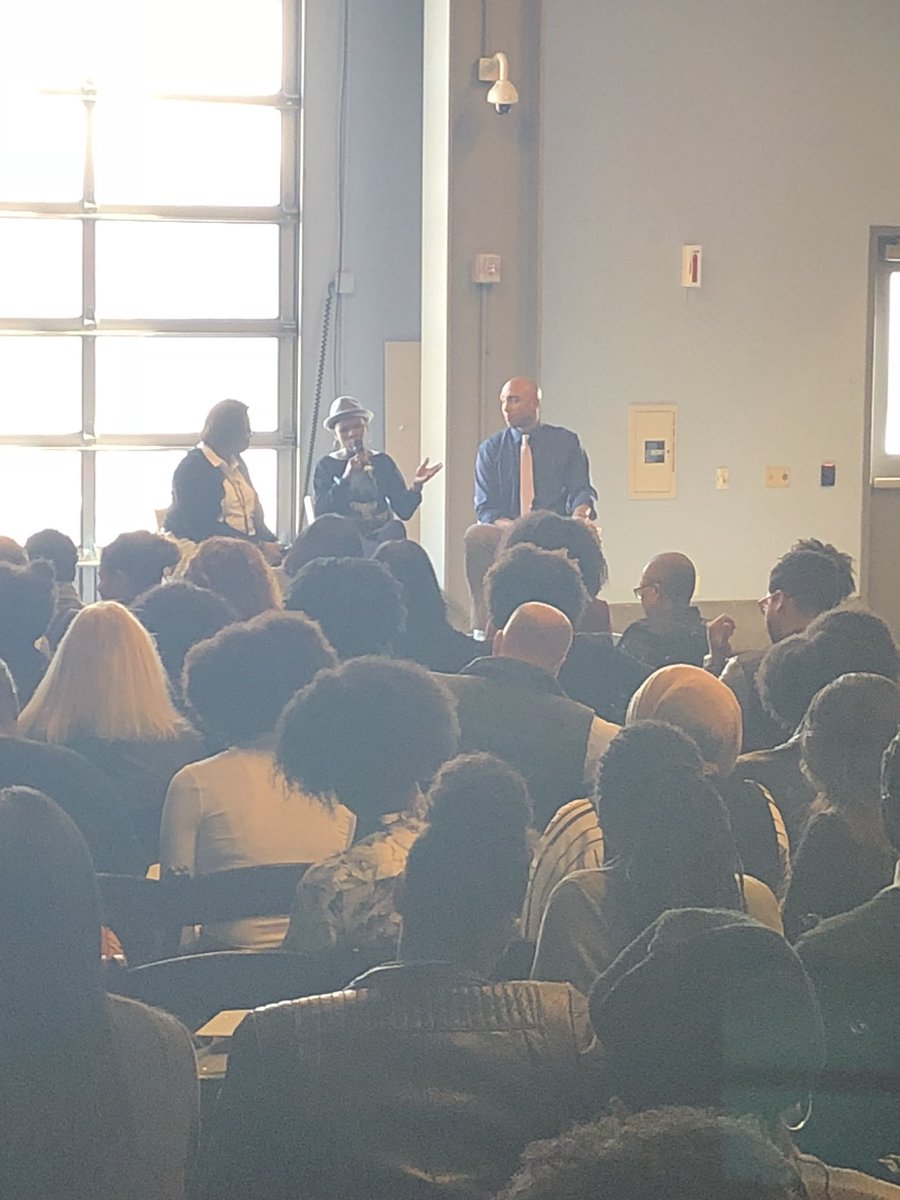 CoachJamieP's tweet photo. Day 2 @ #Afrotech listening and learning about mentor ship and disrupting the status quo in corporate America #gdbit https://t.co/fc3m8TtJjB