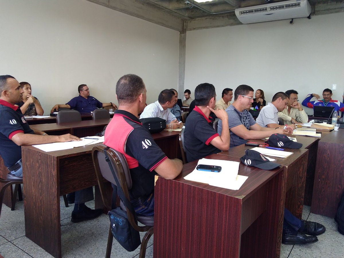 oscarfmurillo's tweet photo. Buena jornada de debate sobre la construcción de un movimiento sindical autónomo, cuya base es el Programa de Trabajo Decente de @OITnoticias Rumbo al encuentro nacional de egresados del curso de Acción Sindical y #DDHH https://t.co/KOtUal2soM