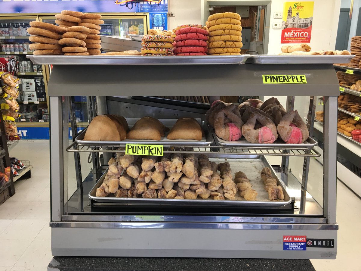 EvaRuth's tweet photo. Why we always need at least a little gas in Johnson City (best @ValeroEnergy ever) #panderia #smellslikeheaven https://t.co/oPMpZNLYPo