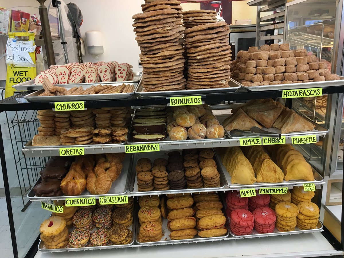EvaRuth's tweet photo. Why we always need at least a little gas in Johnson City (best @ValeroEnergy ever) #panderia #smellslikeheaven https://t.co/oPMpZNLYPo