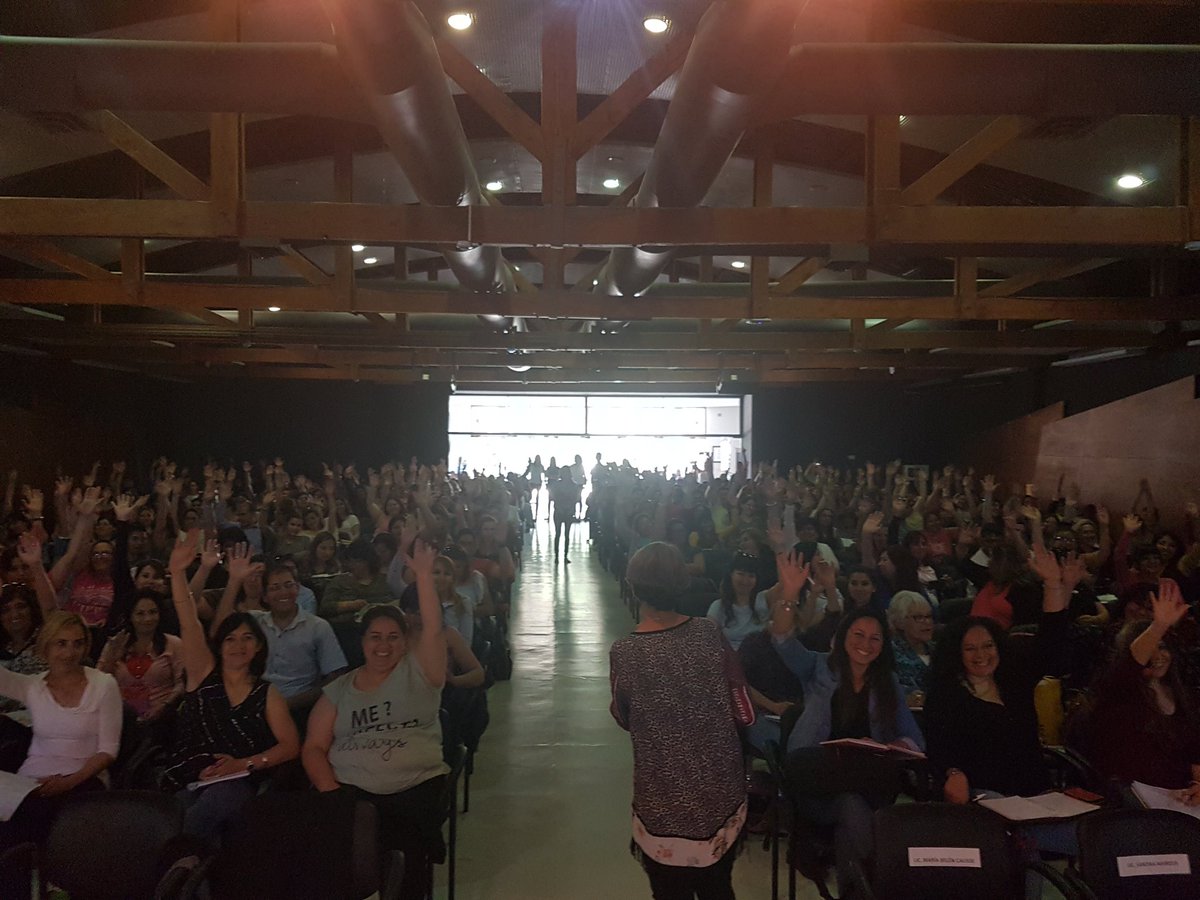 DislexiaNeuquen's tweet photo. Todas esas manos son docentes neuquinos con ganas de aprender sobre Dificultades Específicas del Aprendizaje  Muchas gracias!!! @OmarGutierrezOk @OLlancafilo @Marisuferro @CrisStorioni @SubsecretariaAP @NeuquenInforma https://t.co/iNUxPoQMbq