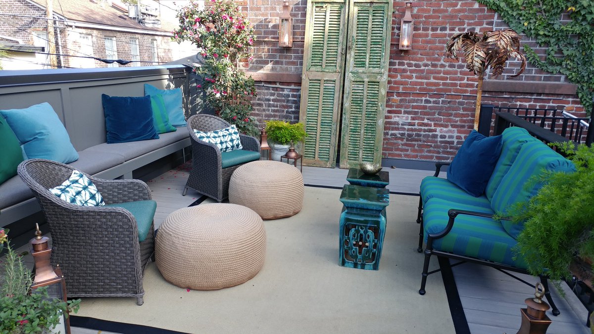 waycasualliving's tweet photo. Rooftop Garden by Linda Eyles at the Traditional Home designer showhouse. #SouthernStyleNow https://t.co/9OORZR2Ebn