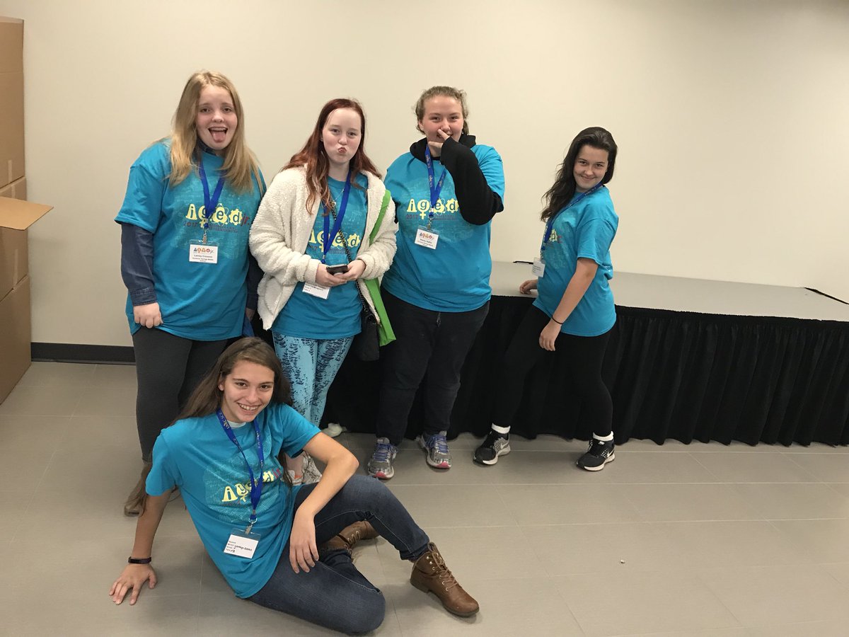 kbiebighauser's tweet photo. Had a blast with these girls getting them introduced to engineering! They are going to do great things. #igedjr #esmsbestyearever #esmsimpact https://t.co/mjEL1o79tw