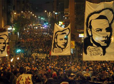 AntifaMadrid's tweet photo. @IzcaNacional @LaHaineInfo @BAFCastello @POTENCIALHC @kaosenlarednet @NonServium_Army @KAOSURBANO96 @YescaMadrid @bukaneros92 @CSOlaCasiKa Y es así se cumplió el 1° aniversario del asesinato de Carlos Javier Palomino Muñoz.
Que su recuerdo no se apague nunca, que su historia no sea borrada.
#CarlosVive https://t.co/9t2H5FlSNb