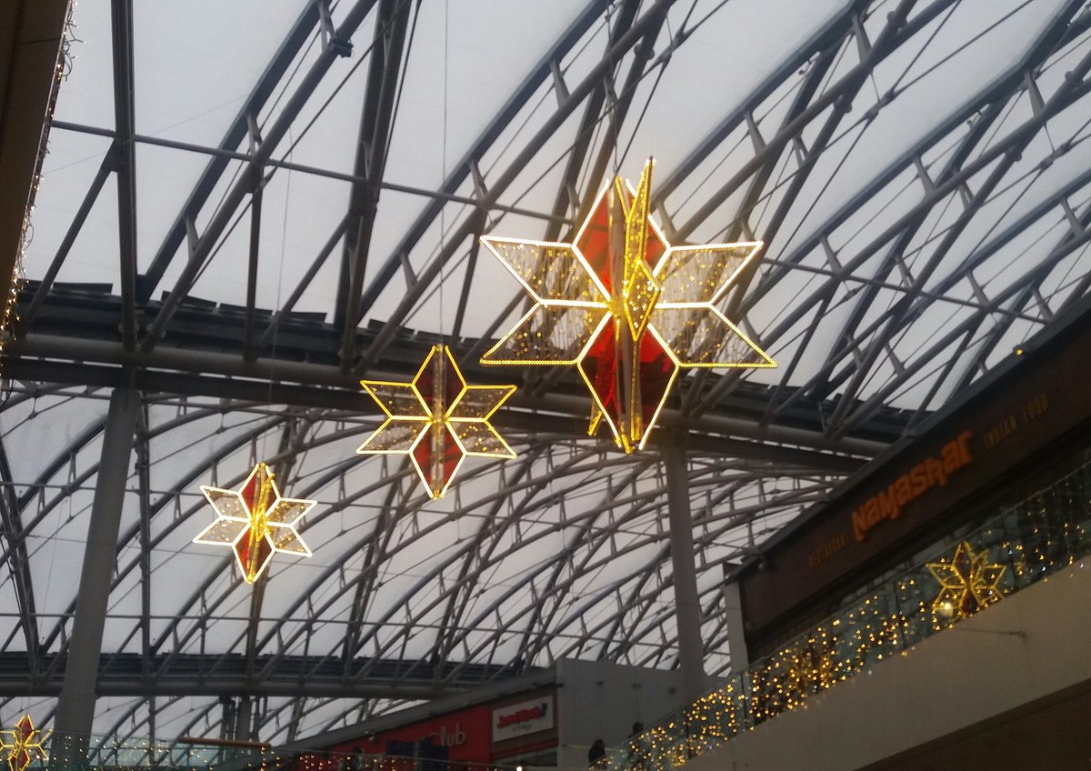 #Noël s'invite déjà à <a href="/Confluence_/">Confluence</a> #Lyon 🎄🎁🎉