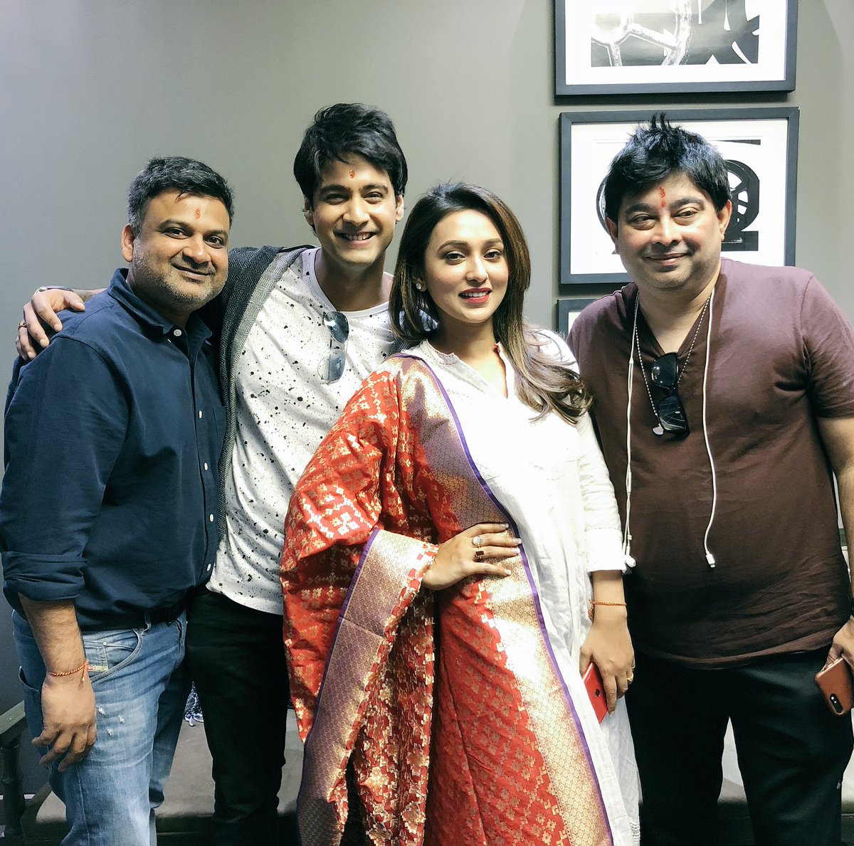 jharna_pal's tweet photo. Our best wishing and love always with you... Eagerly waiting  for this lovely jodi... #New_Journey #New_Character... Ebare #Saraswati_Pujo poru jome khir.. @Yash_Dasgupta @mimichakraborty @YashhD_FC https://t.co/p3OisrMIRp