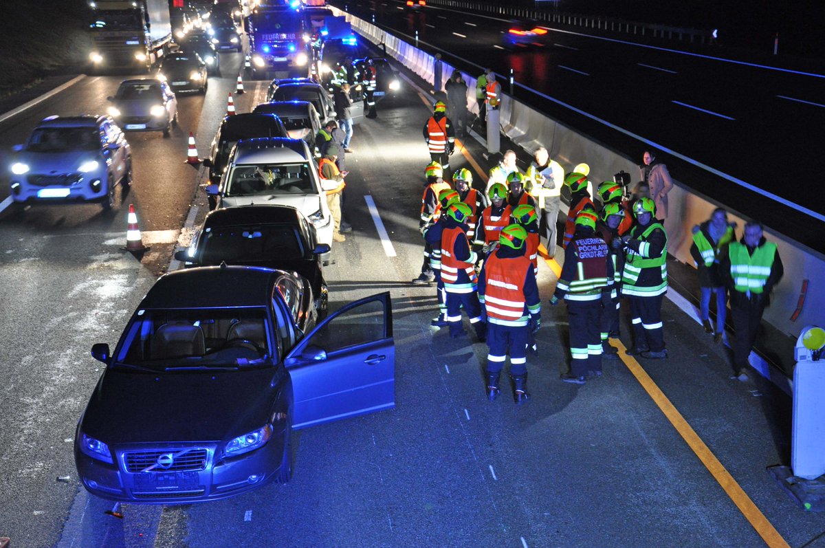 FFPoechlarn's tweet photo. Pöchlarn: Auffahrunfall mit 8 Fahrzeugen! https://t.co/awLHPkm9Y5 https://t.co/PCT5voyspH