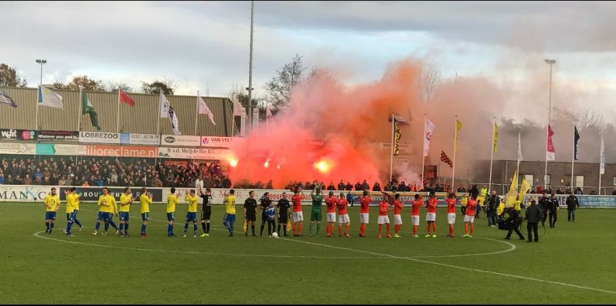 thenorth1939's tweet photo. lisse away #KWN1939 #awaydays #oranjezwart #pyroisnotacrime #forzakattuk https://t.co/AuysFqglW1