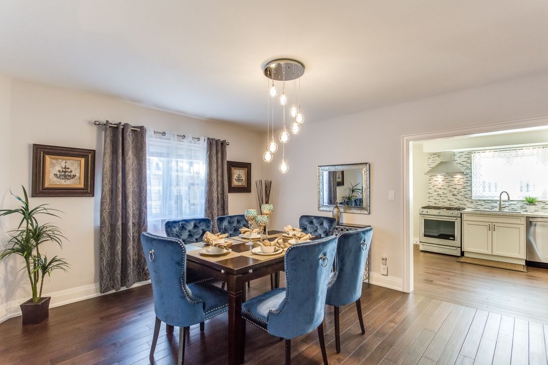 StagingMantras's tweet photo. We carry lots of dining styling options! #HomeStaging #Realestate #Design https://t.co/TrzCeUDl32