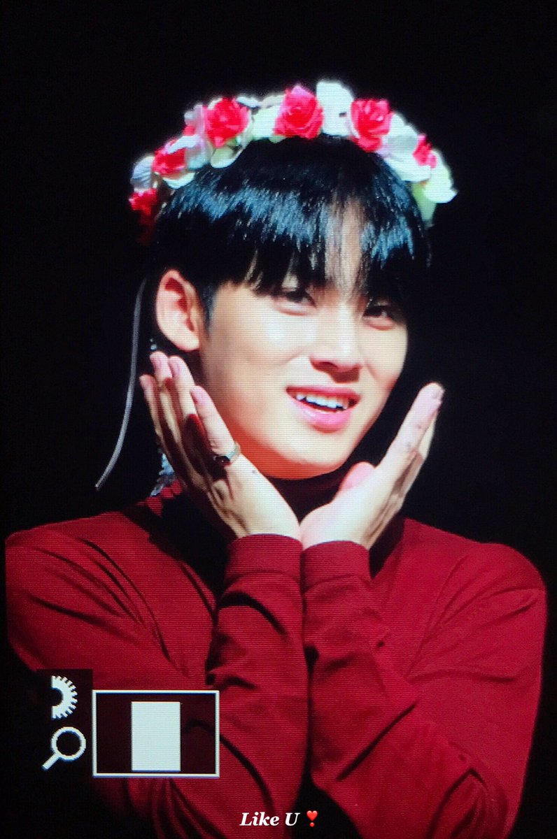 Likeu_mg's tweet photo. 171111 신나라 팬싸 
#민규 #MINGYU #세븐틴 #SEVENTEEN https://t.co/l5YWPnN9rx