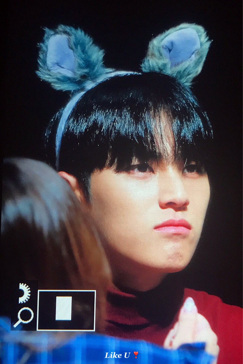 Likeu_mg's tweet photo. 171111 신나라 팬싸 
#민규 #MINGYU #세븐틴 #SEVENTEEN https://t.co/l5YWPnN9rx