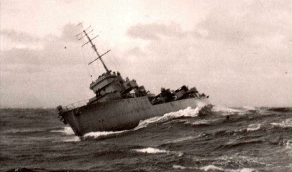 grandnormous's tweet photo. My grandfather on the bridge of #HMSsabre in the North Atlantic 1943 by #WilliamDring He was 31 and sunk twice by German UBoats #SpritOfPeace #WeRemember https://t.co/aORhpA4FzB https://t.co/NUtuHjbVwL