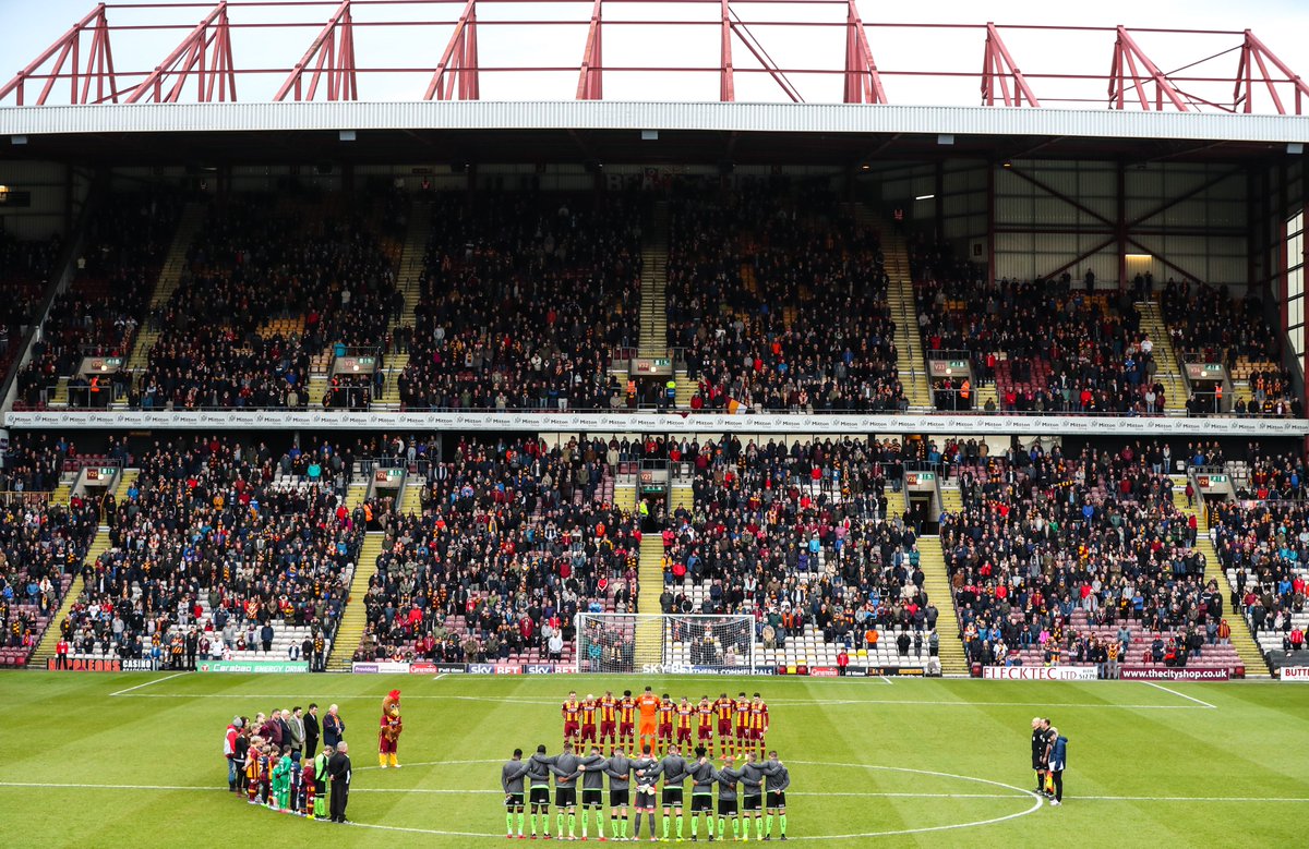ThomasGaddPhoto's tweet photo. We will remember them. #RemembranceDay2017 #bcafc #pafc #RemembranceDay @officialbantams @Only1Argyle https://t.co/RwwpnKjvGQ