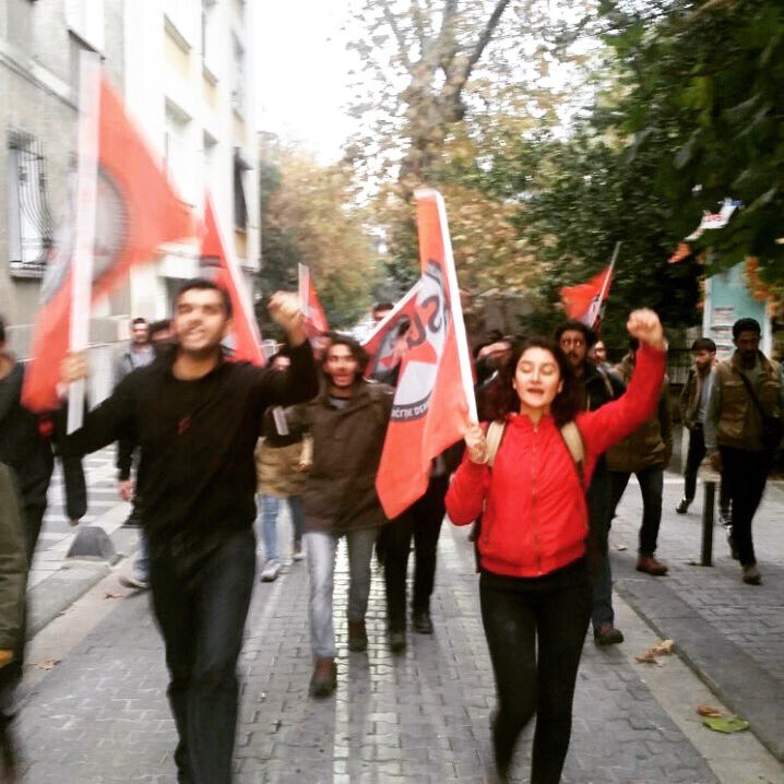 sgdfiletisim's tweet photo. Saldırı sonrası SGDF üyeleri kararlılıkla Mehmet Ayvalıtaş Parkına olan yürüyüşlerini gerçekleştirdi. #7K17 https://t.co/PhtguPEOFt