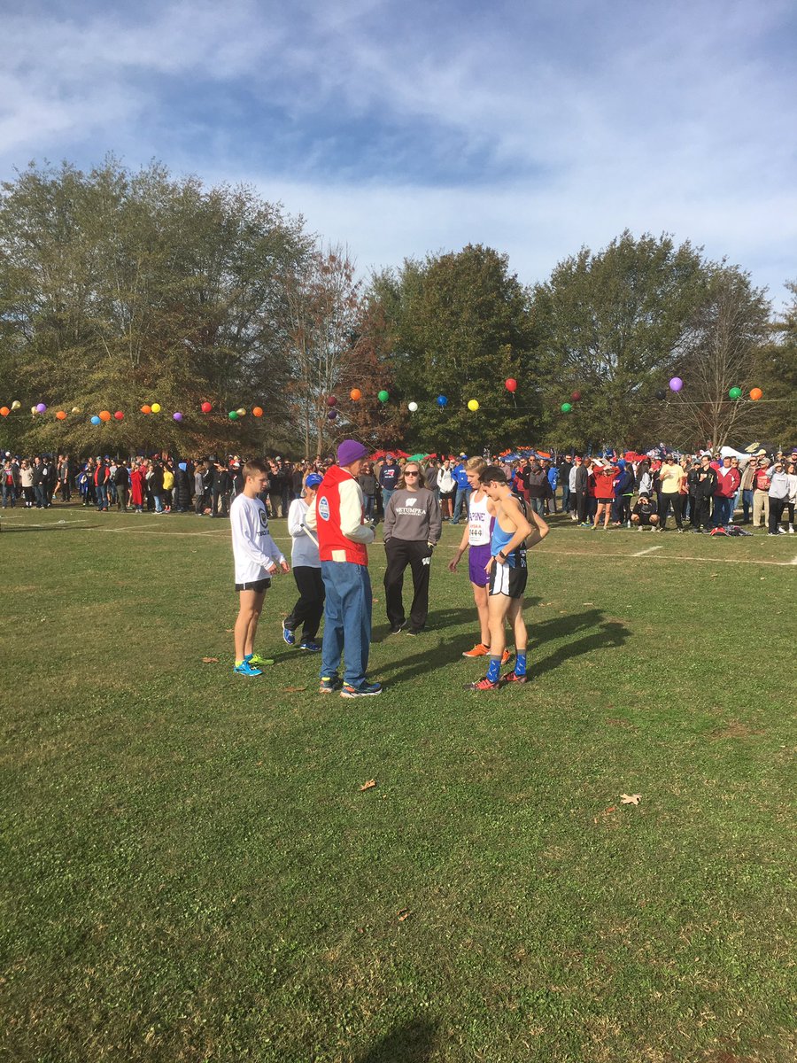 HelenaHighXC_TF's tweet photo. Senior.. Blake Vaughn draws for box placement. Boys are ready to race!! https://t.co/ez1uSBfCTv