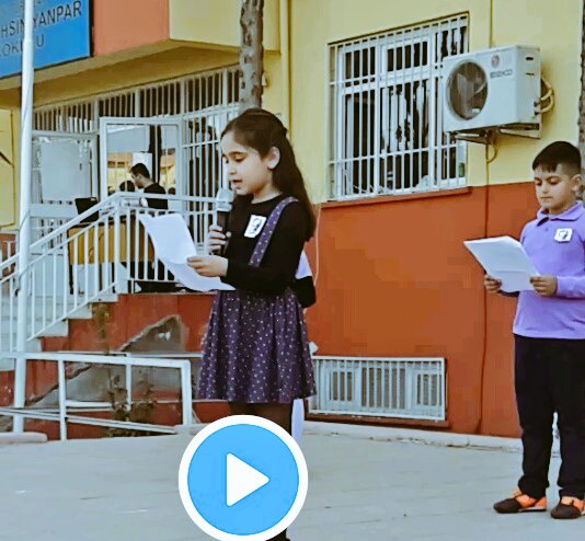 Aşk bir defa kapını çalar
Yakalarsan Yaşar
Yakalayamazsan
Avcunu Yalarsın
Canım, Kanım, Aşkım da Kızım Atasının Yolunda
Gerisi Kasap Havası♠