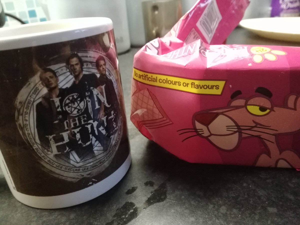 myuussia's tweet image. When you finish a bunch of coursework and get the muchies #courseworkdone #iamtired #snaking #PinkPantherswafers #supernaturalmug