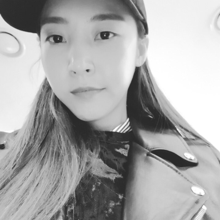 realladymoo's tweet photo. [11.11.17 MOONBYUL memo 1&amp;2]

It’s so cold outside.
MB

Did everyone eat??
MB https://t.co/X2DhUDN0xZ