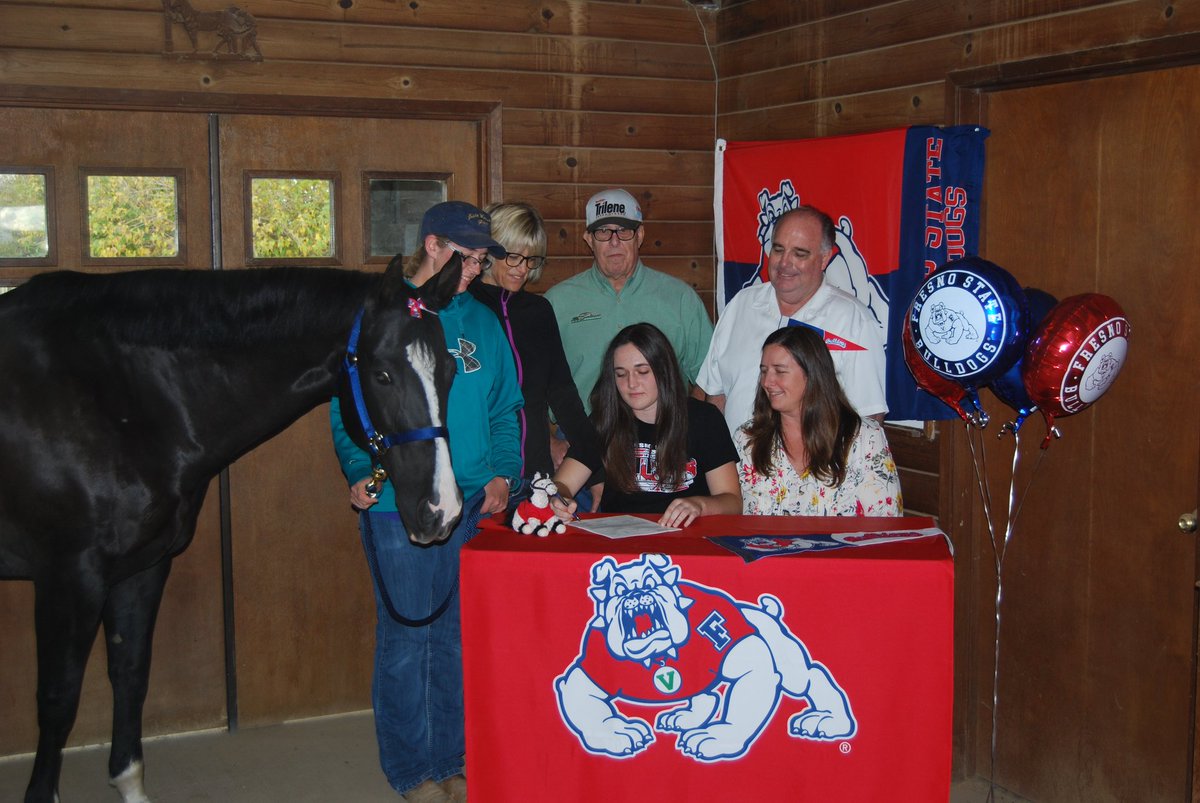 __alexissteele's tweet photo. And just like that I made it official. So humbled by and grateful for this opportunity. Next stop: Fresno State Equestrian. 💙❤🐾 #GoDogs https://t.co/JvW7d2h8wv