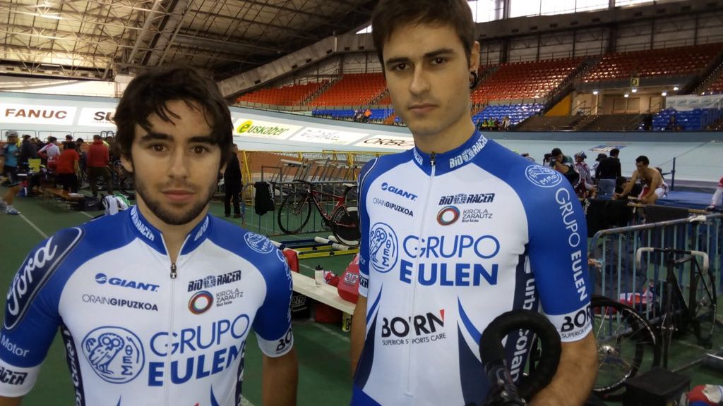 born_es's tweet photo. El equipo sub 23 @jirabira estrenó hoy nuestras equipaciones en el Torneo Bioracer de pista. https://t.co/KzzKxicsUk