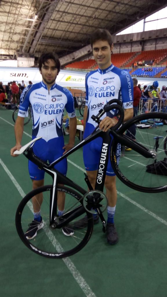 BioracerSpain's tweet photo. El equipo sub 23 @jirabira estrenó hoy nuestras equipaciones en el Torneo Bioracer de pista. https://t.co/DoCdG2GM6Q