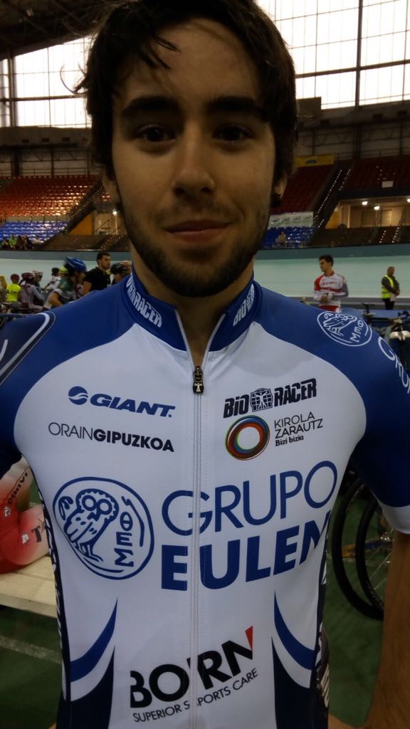 BioracerSpain's tweet photo. El equipo sub 23 @jirabira estrenó hoy nuestras equipaciones en el Torneo Bioracer de pista. https://t.co/DoCdG2GM6Q