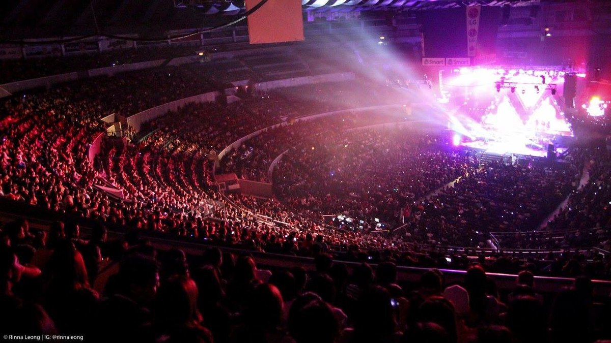 rinna_leong19's tweet photo. It's been 1 year since #DIVASLiveInManila ! Happy 1st anniversary to our DIVAS , @YengPLUGGEDin @AngelineQuinto @Kylareal @KZofficial 👑👑👑👑

📸: @rinna_leong19 / IG: @rinnaleong https://t.co/wmxXZqkmCS