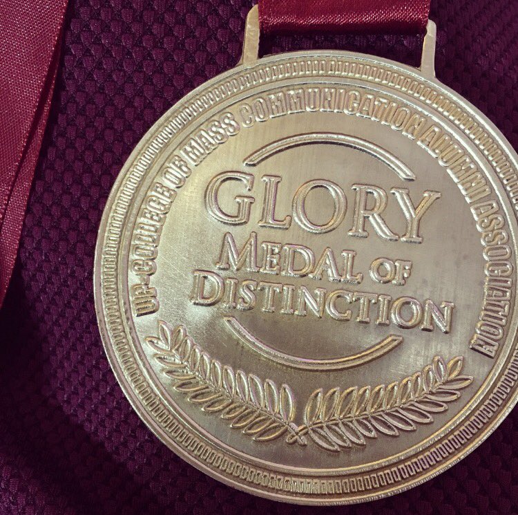 miriamgracego's tweet photo. Thank you, @upcmc Alumni Association for the Glory Medal of Distinction!
Only by God's grace. And with the selflessness of my immensely talented mentors.
#UPCMC #UPMasKom #GloryAwards2017 #JournosLife https://t.co/jVpMAm6mQw