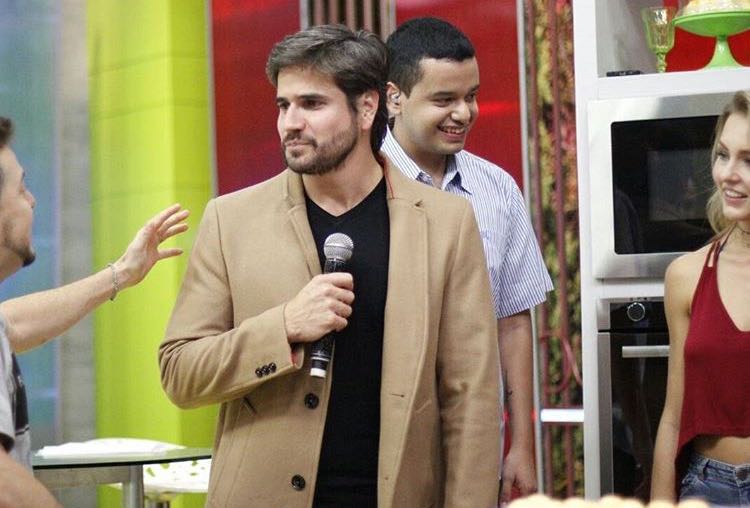 FanDaniArenas's tweet photo. #Fotogaleria1...Así de #Elegante y #Encantador lució nuestro bellísimo😍💖 @DanArenas en @vivelatardepy de 🇵🇾 https://t.co/w89gFPOKnV
