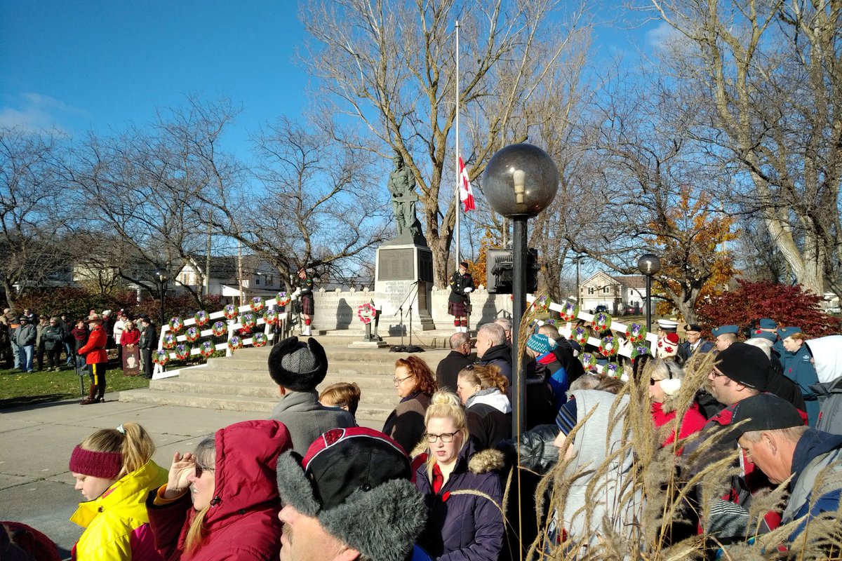 The procession is making it's way down Second Street to the cenotaph. https://t.co/YClg9RumCU