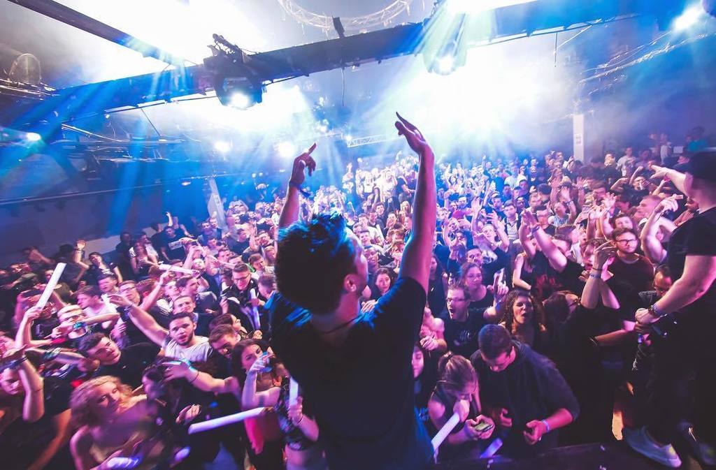 Can’t wait to play @xses_lyon again tonight! One of the coolest clubs for Hardstyle 🙌🏼🇫🇷 https://t.co/2ah8BW0Xke