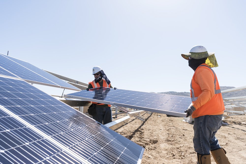 SOLVenergyteam's tweet photo. The solar industry has created more than 100,000 blue-collar jobs in the last 5 years. Sign on to #SaveSolarJobs: https://t.co/ZksKdhAzPQ https://t.co/3Gy5jE1CWV