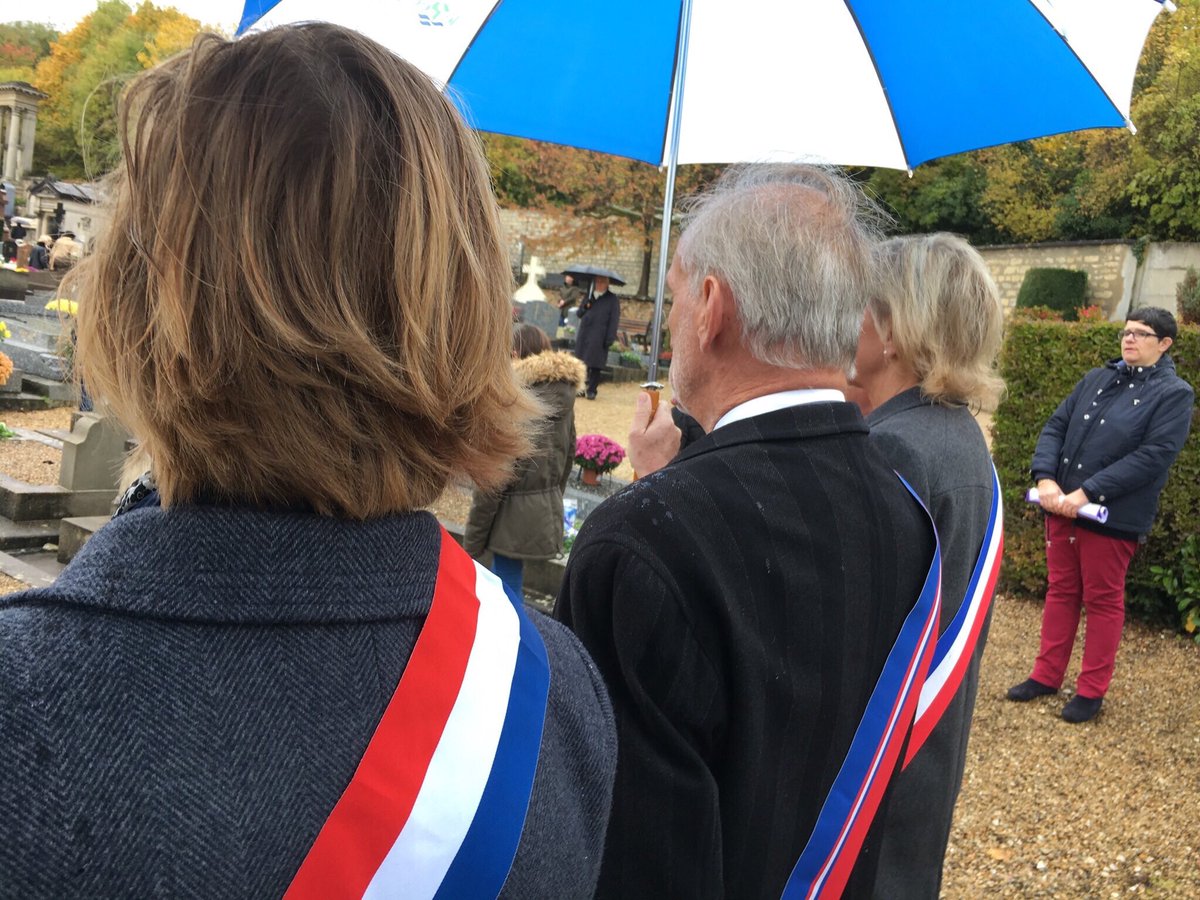 jnamadei's tweet photo. Transmission de la mémoire. #lepecq #aigremont #chambourcy #saintgermain #mareil #fourqueux #letang unis pour honorer les combattants de 14-18. https://t.co/7IP3nZV07Q