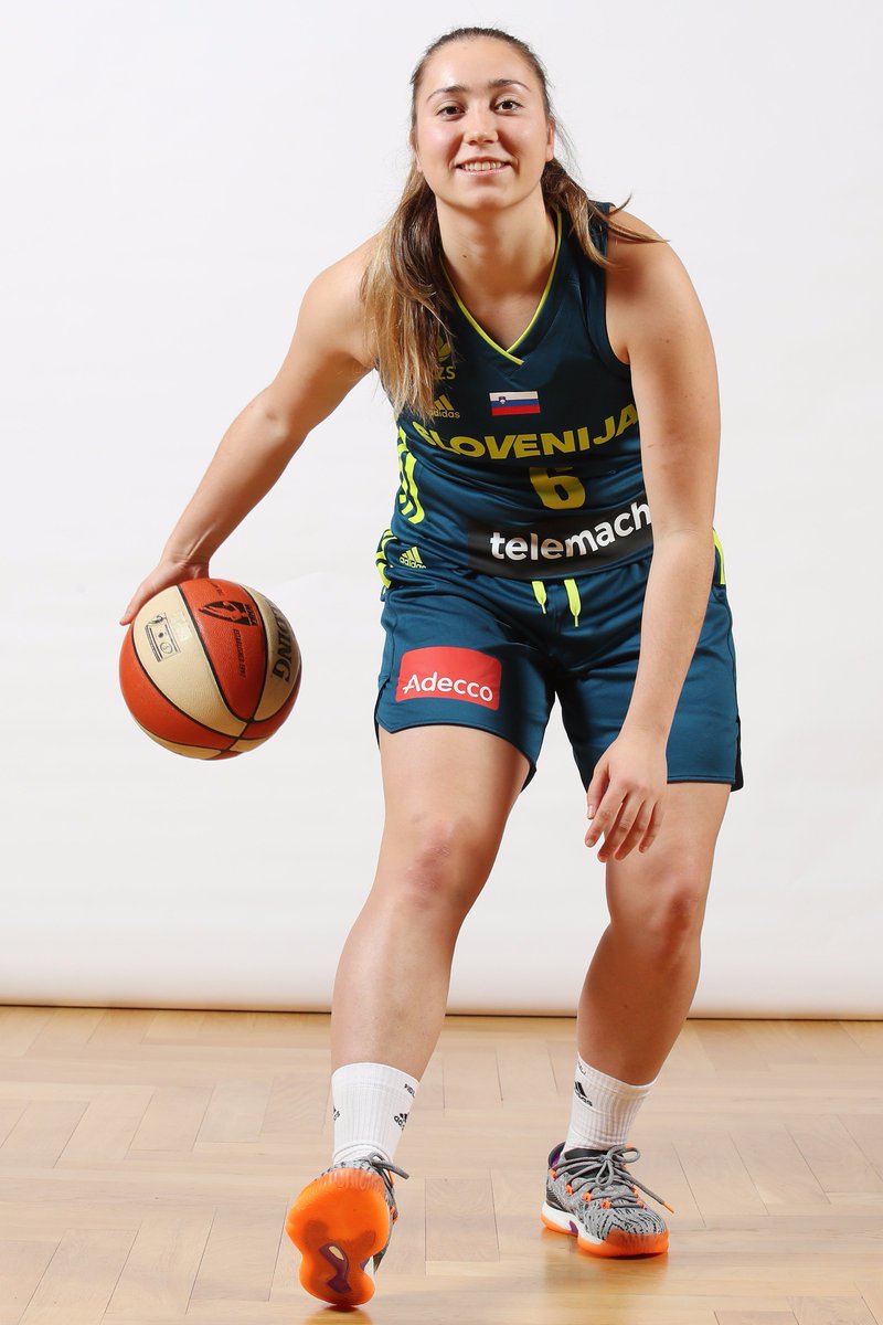 kzs_si's tweet photo. Trojka #Prezelj
🏆 Kvalifikacije za #EuroBasketwomen2019
🏀 🇷🇴:🇸🇮 0:3
⏳ začetek tekme
📽@kzs_si https://t.co/kVtWqd0SjQ