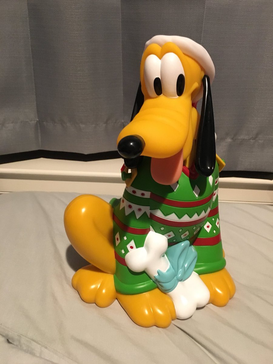 jeffgordonla's tweet image. Giveaway :  Rt  this tweet &amp;amp; follow  me @jeffgordonla to win this adorable Pluto popcorn bucket . (Must RT and follow by sun 11/12 no later than 11:59 pm pacific to enter ) winner announced Monday ! #disneyland #FestivalofHolidays #Disney