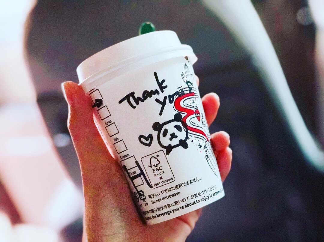 omeguthai's tweet photo. Instagram โอเมกุ

ช่วงนี้เอาแต่ดื่มเมนูใหม่ Starbucks #raspberrywhitemocha เลยล่ะ😋
แพคเกจก็น่ารัก แถมแพนด้าที่พนักงานวาดให้ก็น่ารักด้วย🐼❤️ #Starbucks #เมนนูใหม่Starbucks
https://t.co/JIjudk0Vr5 https://t.co/B4e4fYi3tj