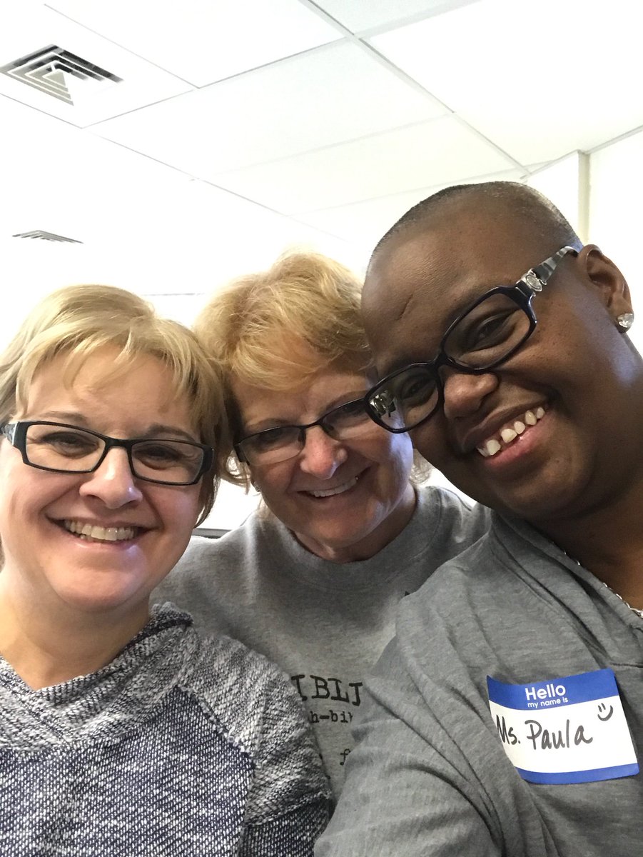 We are rockin PAASN tutoring this morning with Paula <a href="/PhareHare/">Peggy Hare</a> @NoviAcademics