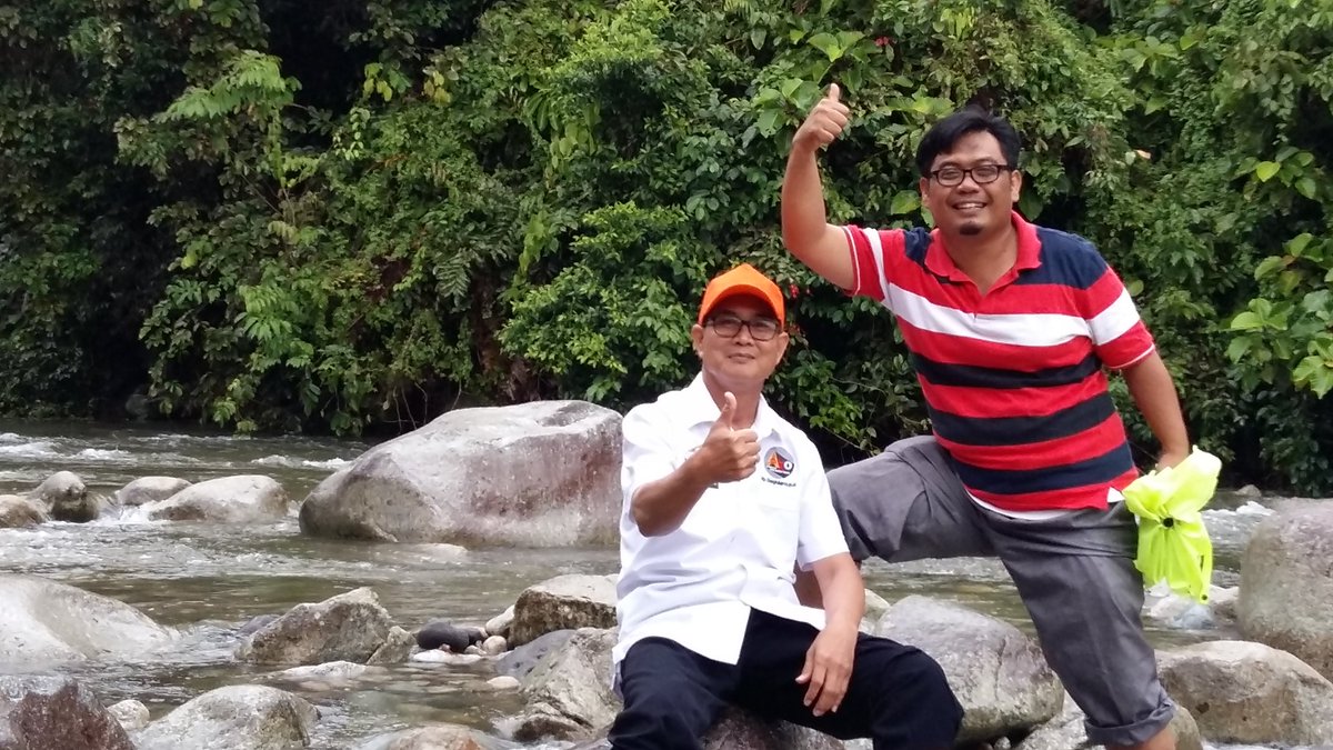 GotriGaleri's tweet photo. Bersama @herususantobpkp mengunjungi tempat wisata Air Putih Kabupaten Lebong. Ada sumber air panasnya https://t.co/PLayqtHvNj
