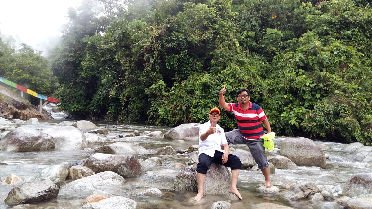 GotriGaleri's tweet photo. Bersama @herususantobpkp mengunjungi tempat wisata Air Putih Kabupaten Lebong. Ada sumber air panasnya https://t.co/PLayqtHvNj