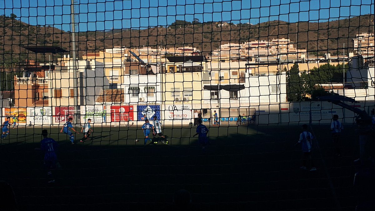 En 2a cadete el <a href="/Alh_TCF/">Alhaurín Torre CF</a> pone el fútbol...aunque perdemos 2-1 por el momento.  Síndrome Bielsa??
