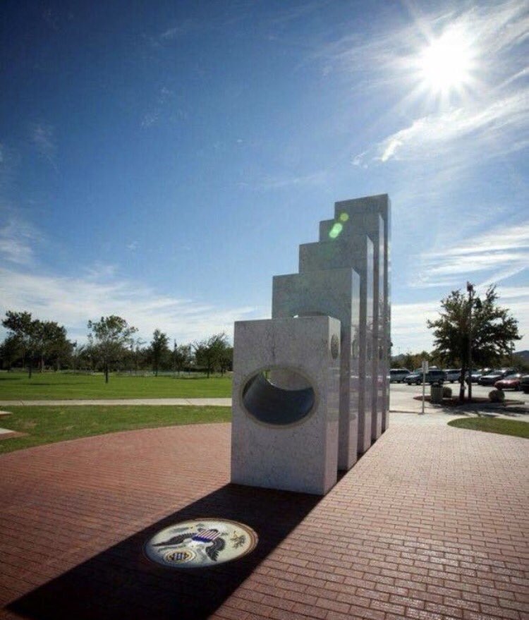 In HONOR of the Brave men &amp; women who serve &amp; who have served this great Nation 🇺🇸This Veterans Memorial in Arizona aligns perfectly with the sun every Veterans Day 11/11 at 11 AM! #VeteransDay2017