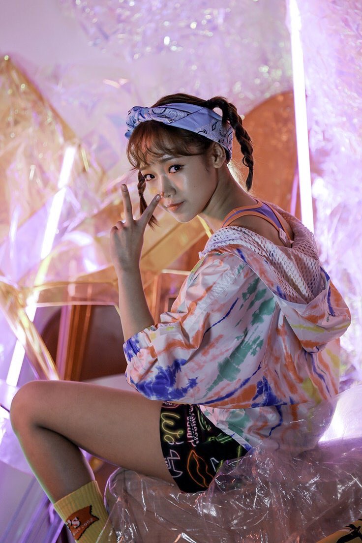 girlgroupspics's tweet photo. Happy birthday to weki meki’s cutie yoojung! 💖🌸 #HappyYoojungDay https://t.co/vxZ2OMTmuk