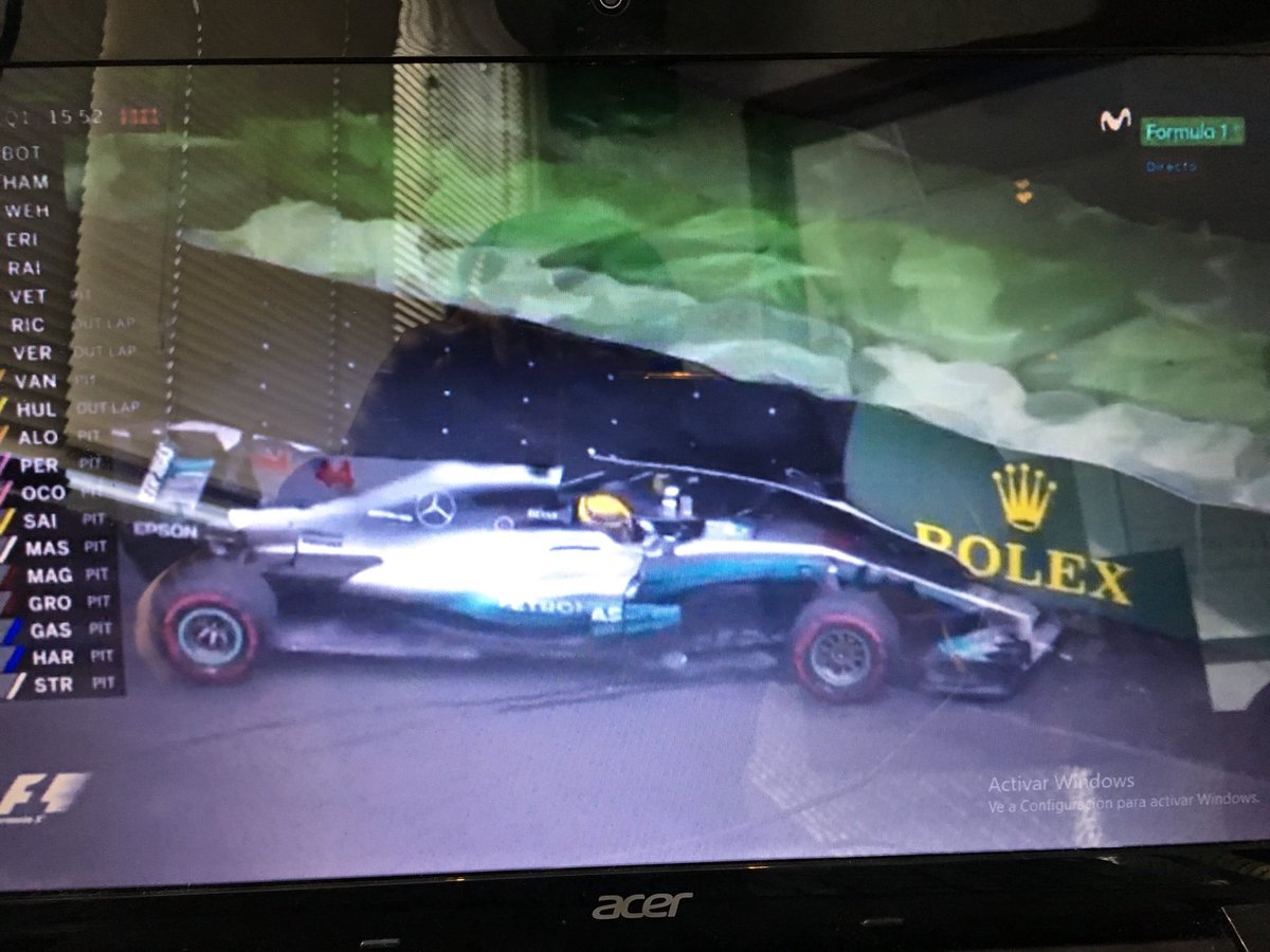 jolinesjolines's tweet photo. Mala suerte para @LewisHamilton qué sufre una salida de pista y mañana saldrá en último lugar.... Será interesante ver la remontada @MercedesAMGF1 #forzaHamilton 💪🏻💪🏻💪🏻💪🏻🏁 https://t.co/Kg7RQxGwfZ