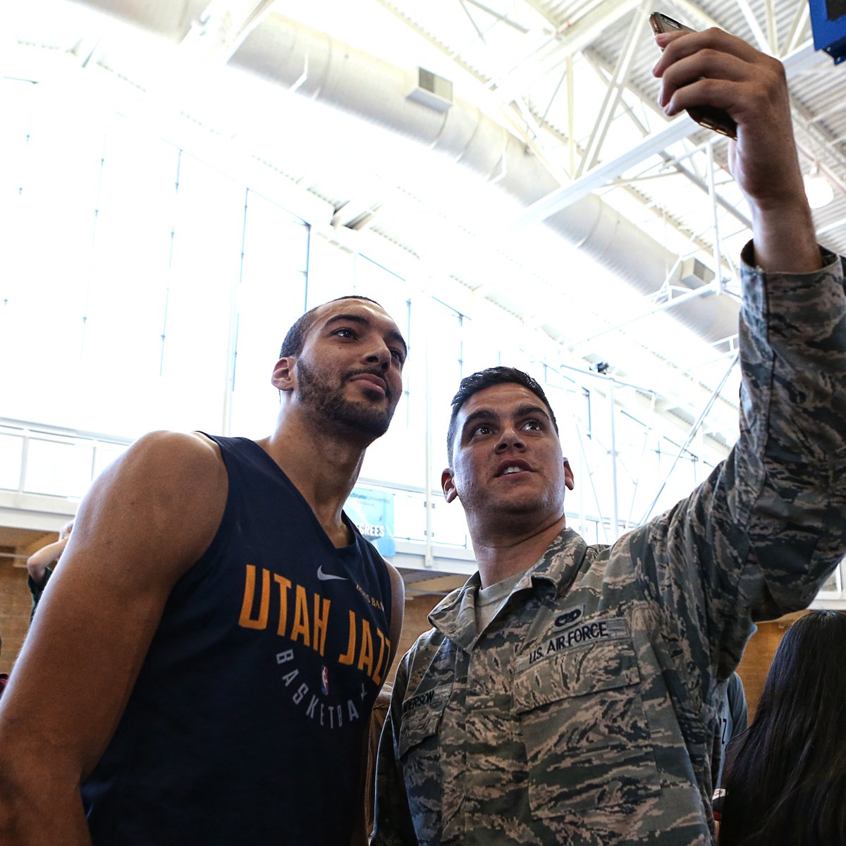 To the brave men and women who have served our country - THANK YOU! 🇺🇸  #VeteransDay https://t.co/MMYVYYSjWb
