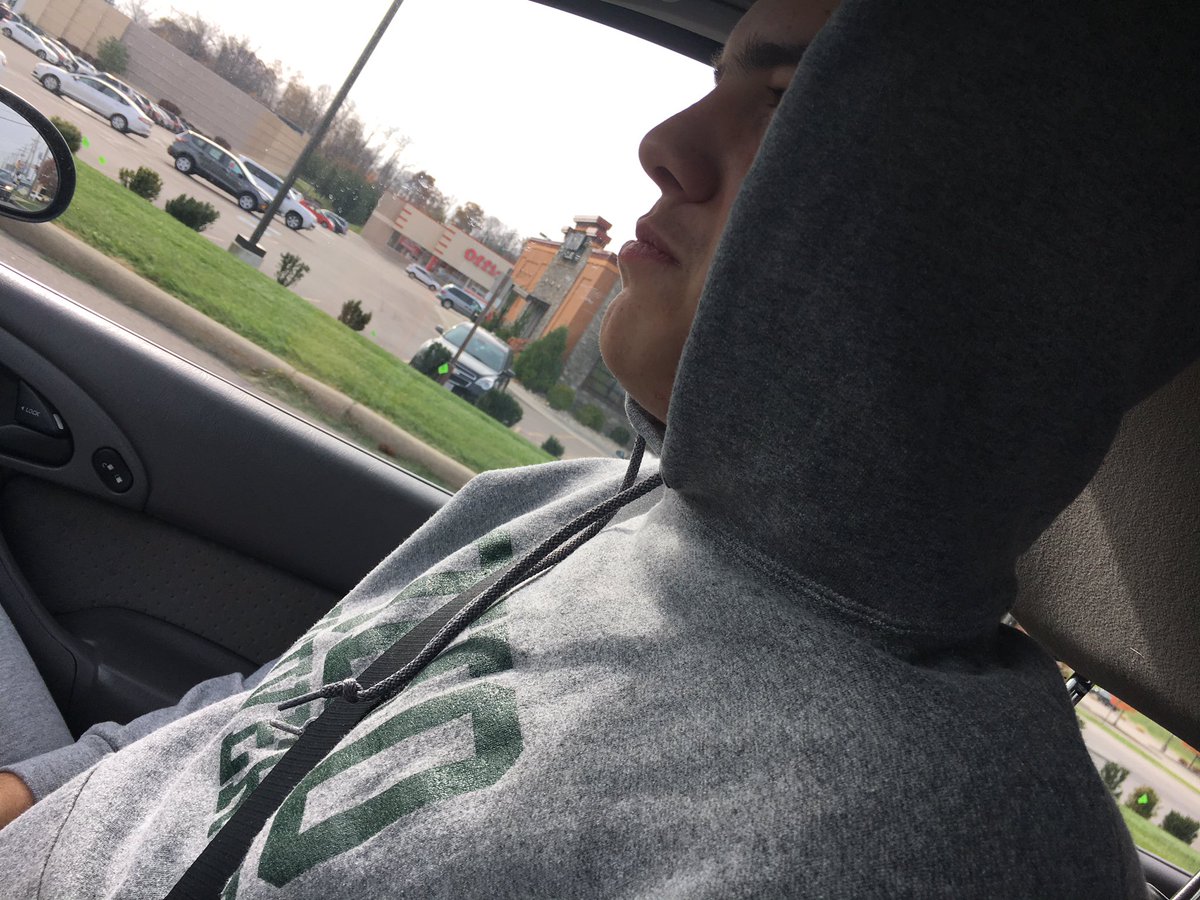 2GoofsInDaBooth's tweet image. When you have to change from your groutft to your all black outfit playing the game &quot;how depressed can I look today&quot;