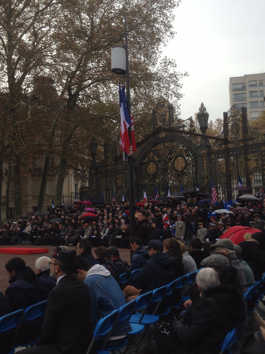 orthveillon's tweet photo. #WWrite #11novembre #VeteransDay #Lyon #WWICC France commemorates its 99th Armistice Day by inviting a U.S. Army Delegation of 50 soldiers and military personnel to remember the American entrance into WWI.They also enjoyed the post-ceremony gathering. https://t.co/2AVoN1yw3m