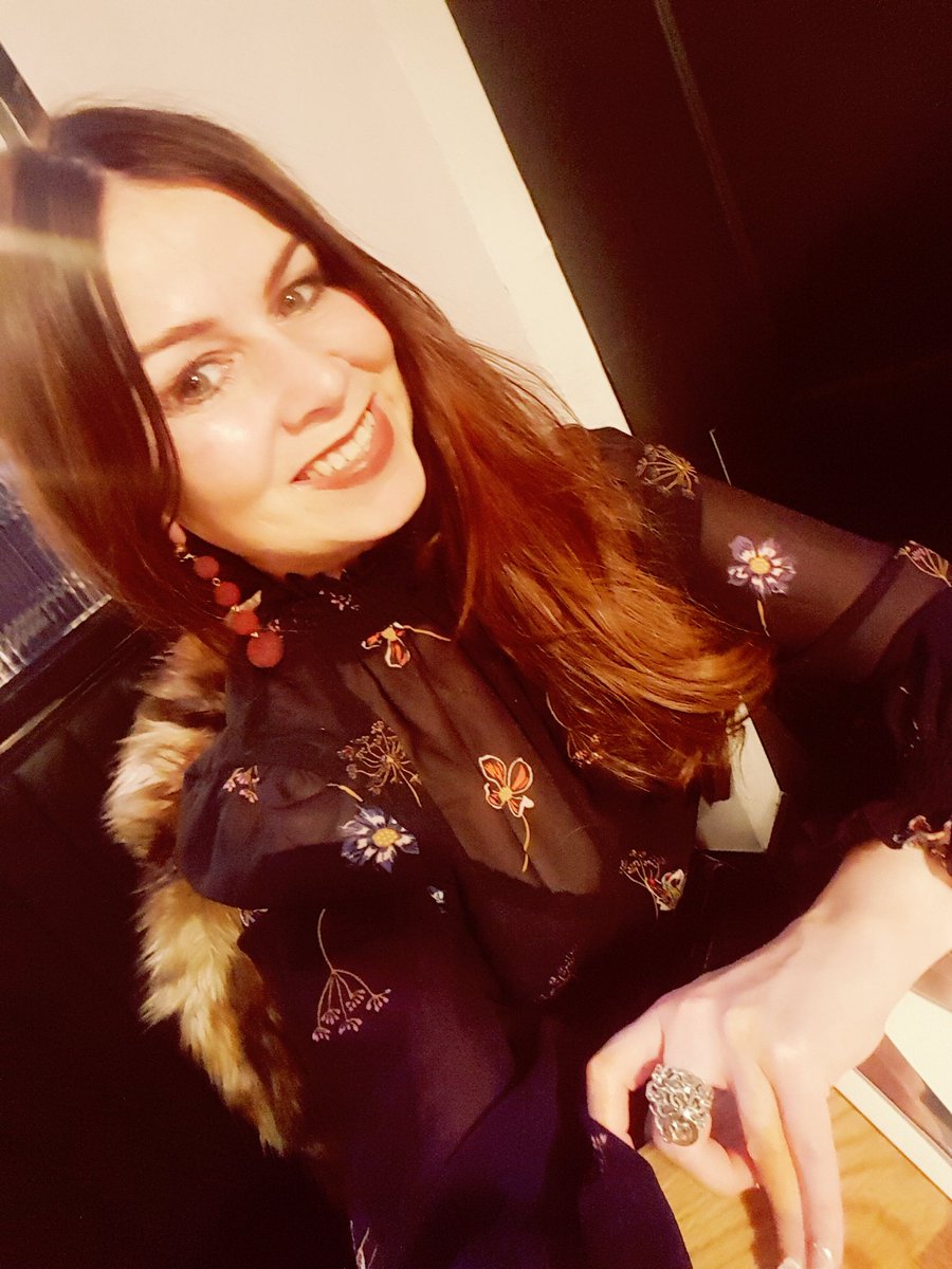 Highheeledlady's tweet photo. celebrating and loving the Parisian vibe @bullandram #belfast #goodtimes! Japanese style cooked oysters to die for 😍😍😍 https://t.co/EwwmENn2DW