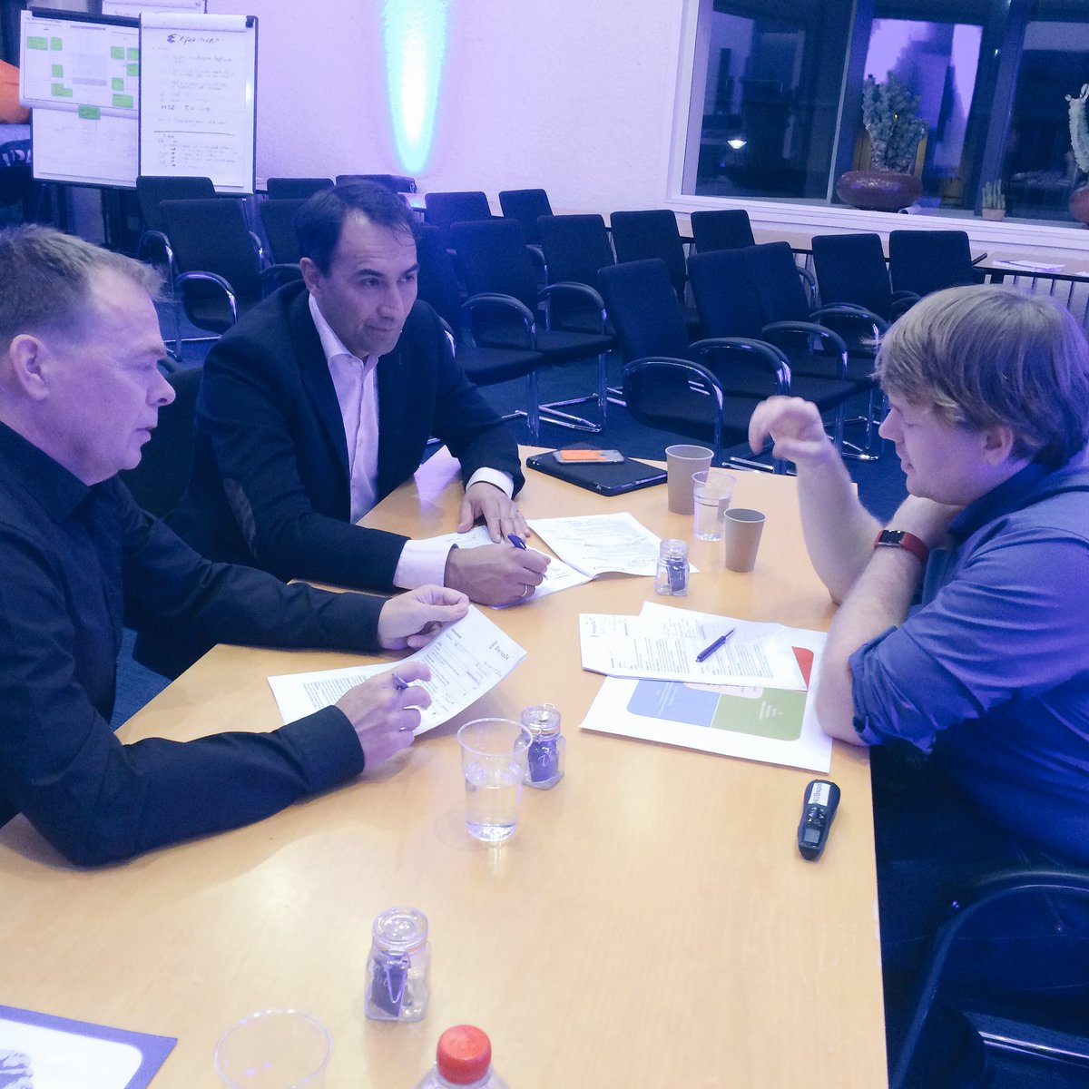 Jurymembers @RonHogenboomGT, <a href="/Versnelerik/">Erik Versnel</a> and Wouter Bruins choosing the winner of #Startup24 Leiden. Which of the hardworking teams wins?