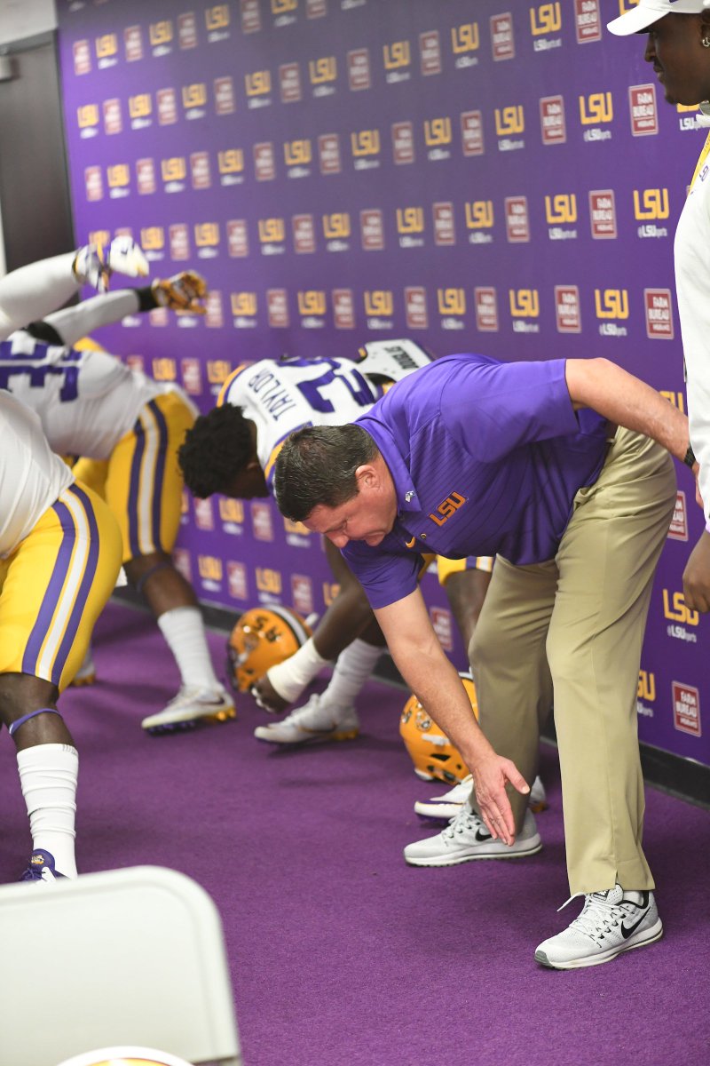 LSUfootball's tweet photo. Gotta get that good stretch in before the Tigers take the field! https://t.co/1F5FXzgbPM
